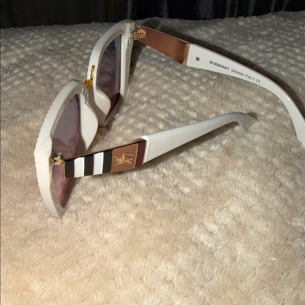 Burberry Women's Sunglasses in White and Gold